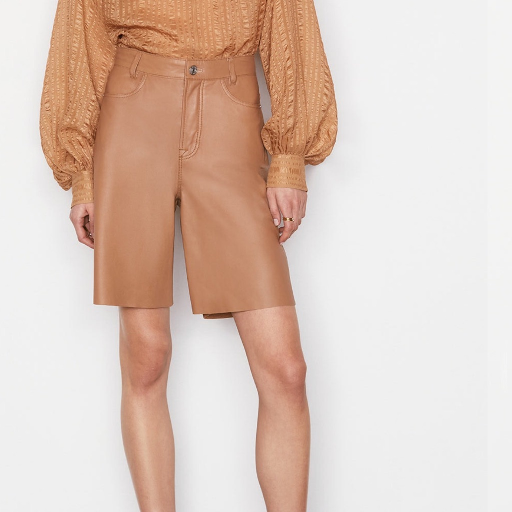 Frame High Rise Leather Bermuda Short In Latte